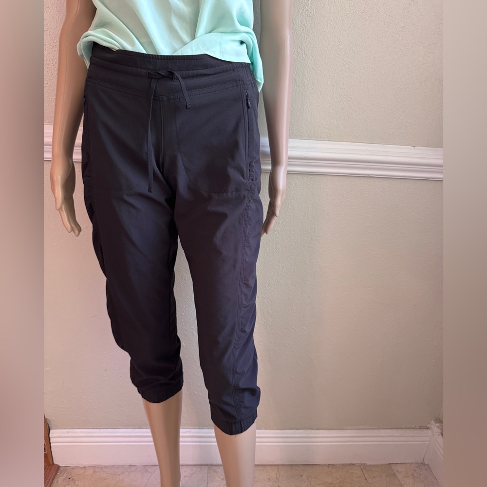 Athleta black Cropped Jogger Pants size 0  used . - Picture 2 of 12